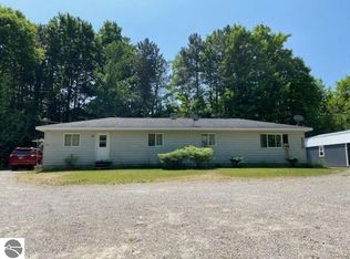 940 N Windward Dr, Suttons Bay, MI 49682