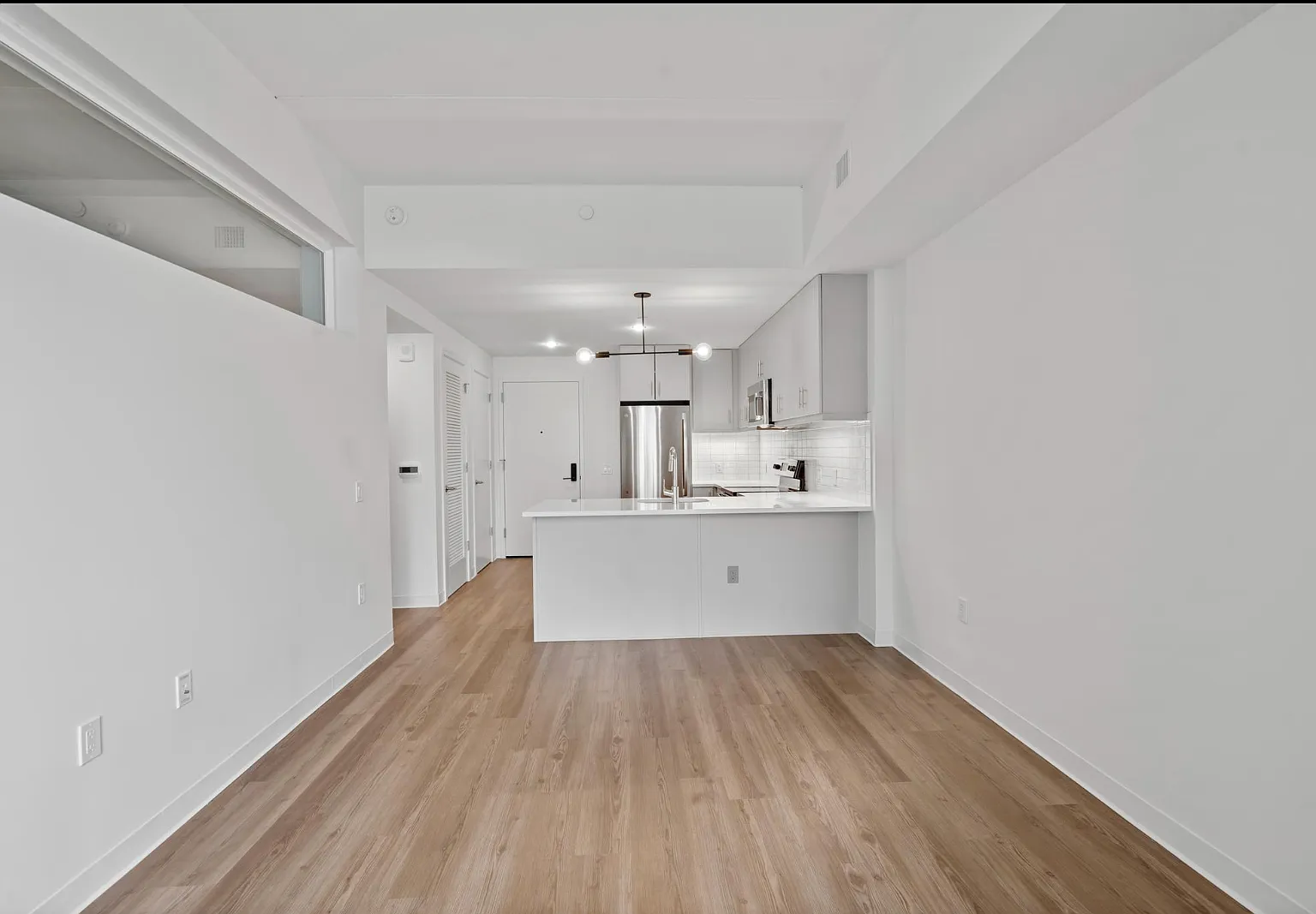 1 bed, 720 sqft, $2,300 — Photo 2