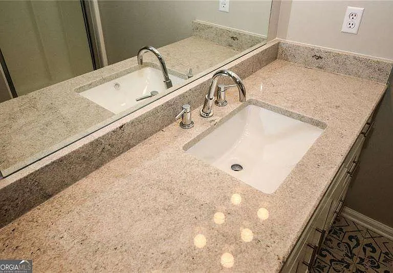 121 Stoneforest Dr — Photo 30