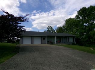 226 E 2nd St, Oakland City, IN 47660