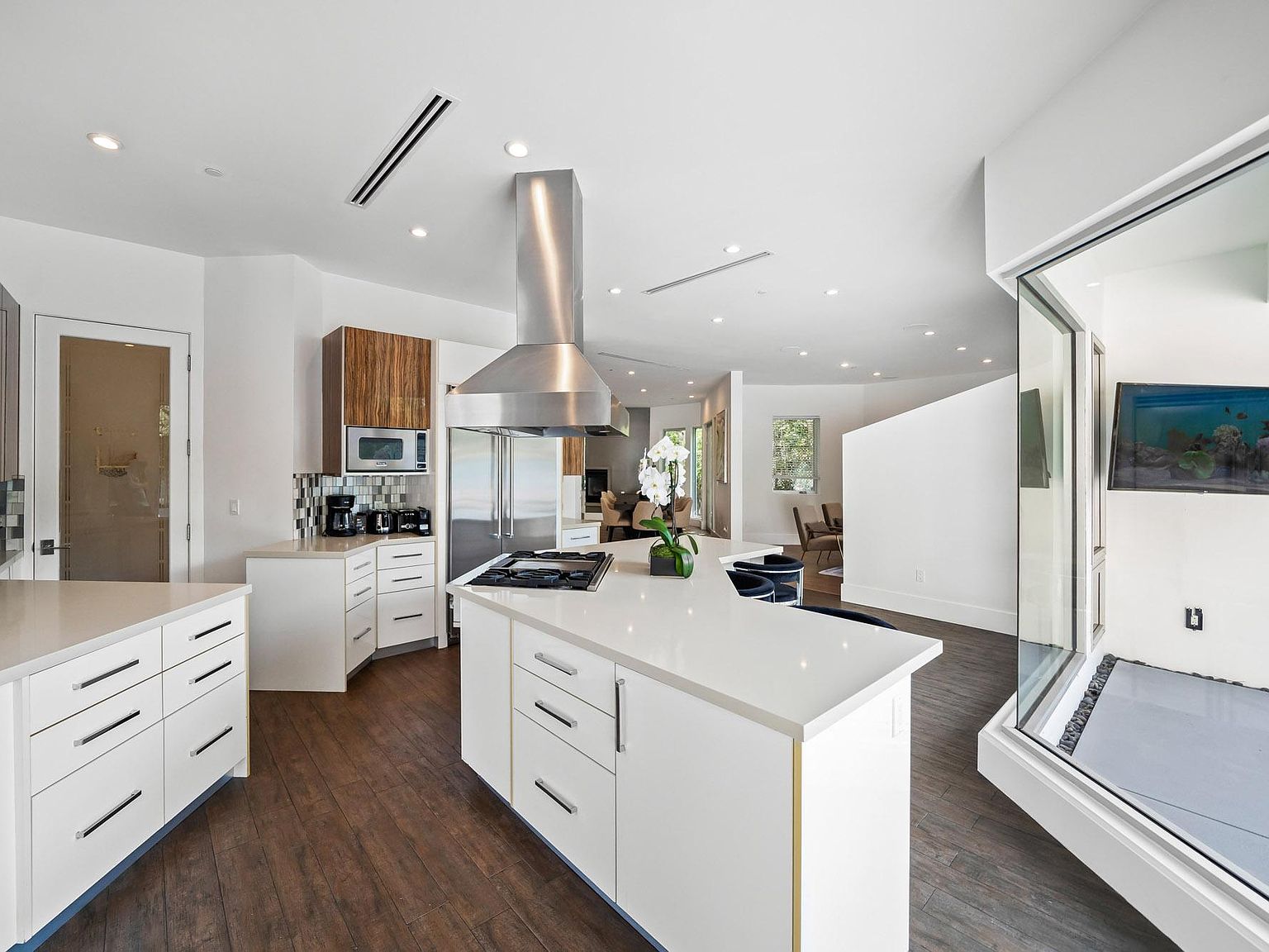 Los Angeles, CA 90048