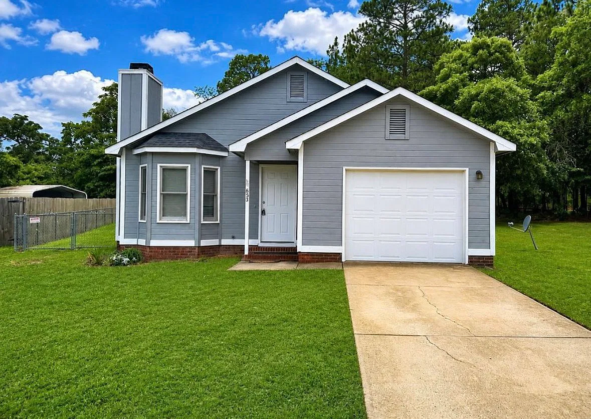 3 bed, 1104 sqft, $1,500 — Photo 1