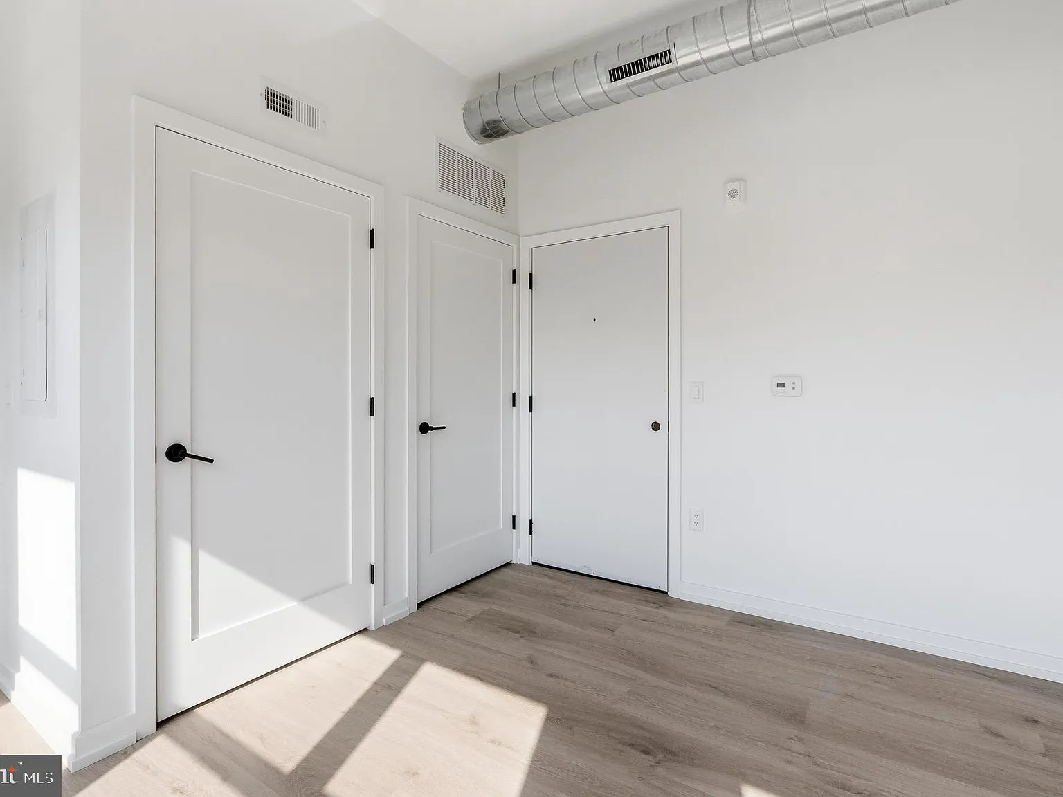 2 bed, 2.5 bath, 945 sqft, $3,100 — Photo 3