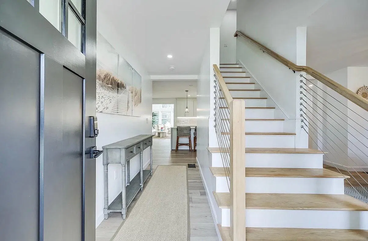 4 bed, 2747 sqft, $4,000 — Photo 2