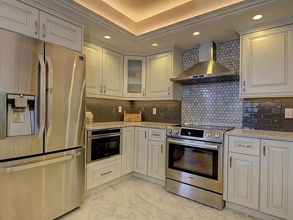 3rd image of 670 Island Way APT 804