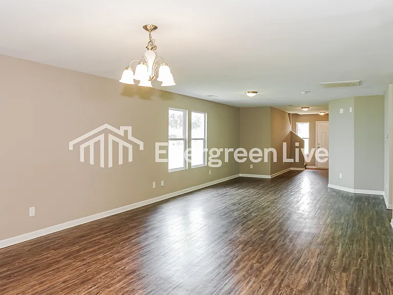 203 Dormont Dr NE — Photo 4