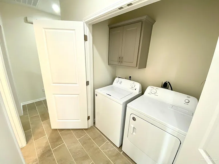 5601 Nightingale Ave #1 — Photo 8