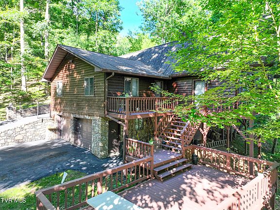 2nd image of 137 Hiddenwood Dr
