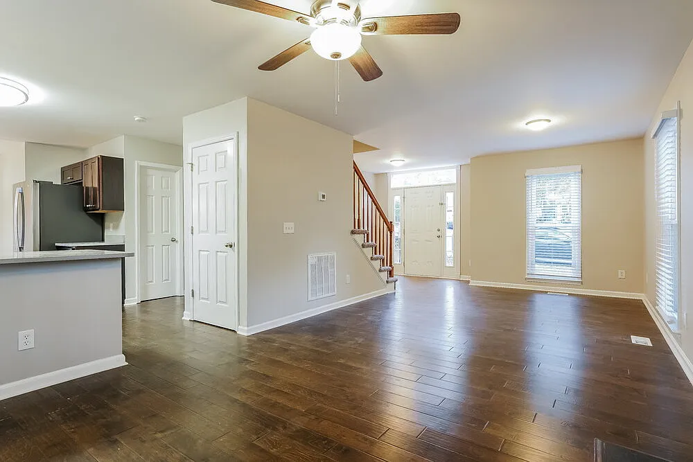 4 bed, 2.5 bath, 1792 sqft, $2,320 — Photo 4
