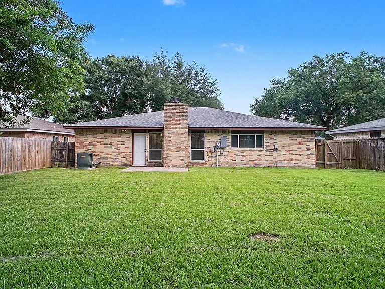 215 Redbud Cir — Photo 18