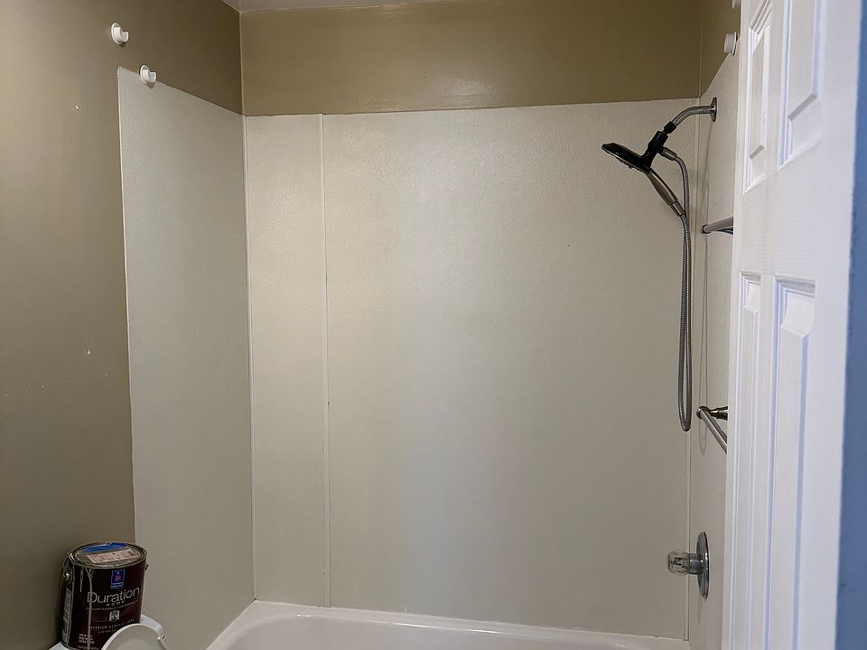 2nd image of 810 Walnut Dr