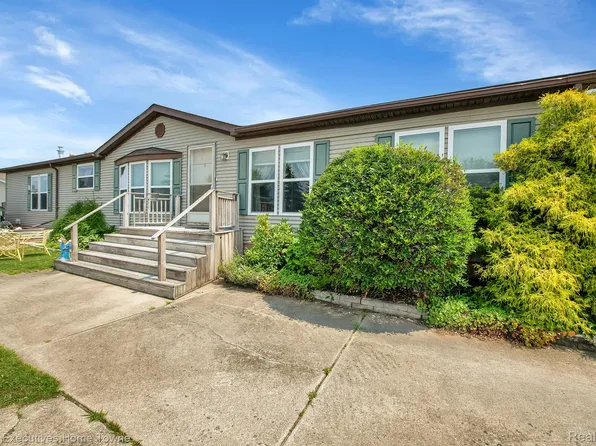 33253 Fern Ct, New Haven, MI 48048