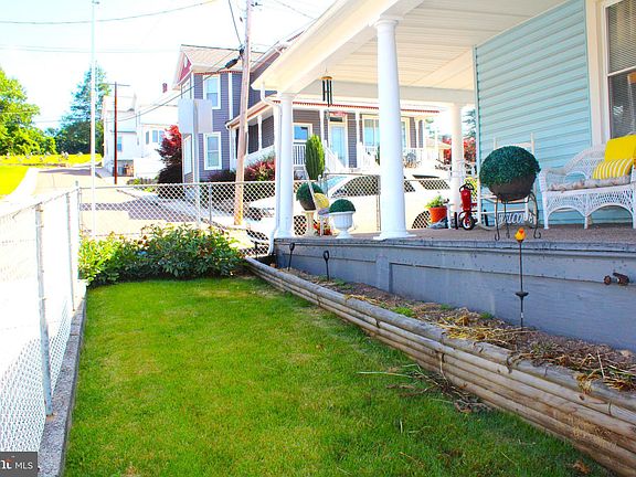 5th image of 104 Howard St