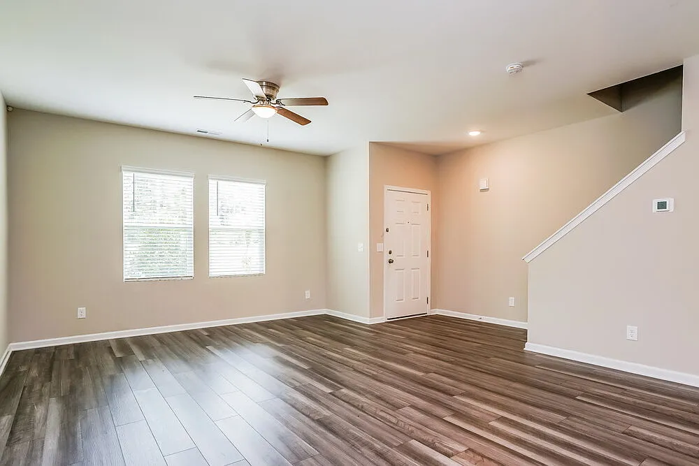 3 bed, 2.5 bath, 1590 sqft, $1,625 — Photo 4