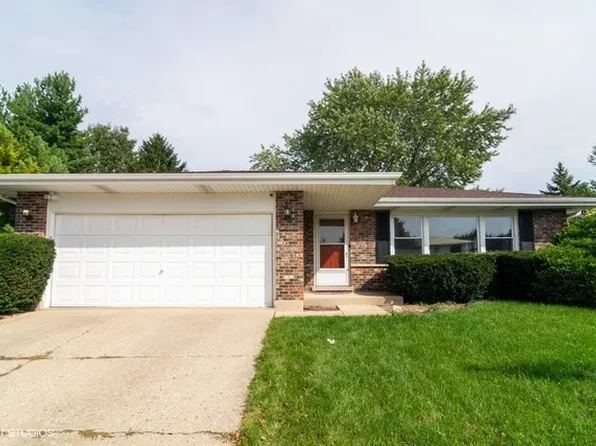 2123 N Haig Ct, Palatine, IL 60074