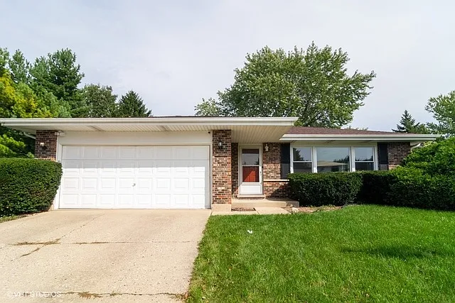 2123 N Haig Ct photo 1