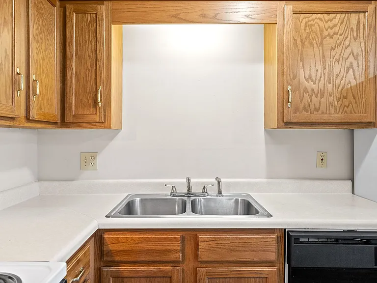 Raleigh Ct - 2303 — Photo 10