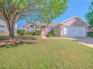 311 Milton Dr, Arlington, TX 76002