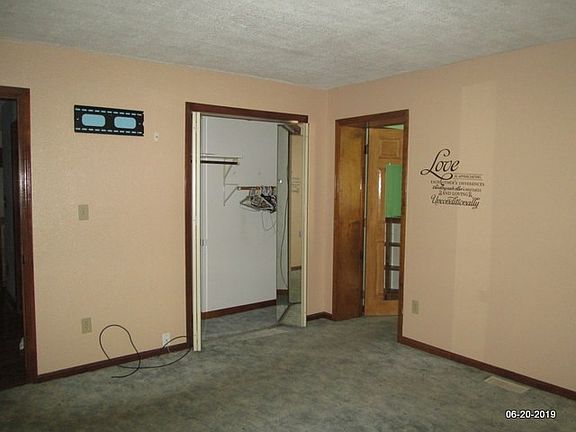 2nd image of 374 Oakwood Dr