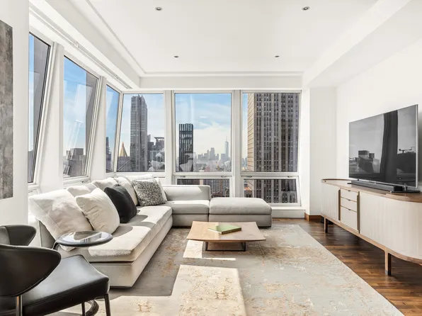 400 Fifth Avenue image 1 of 13