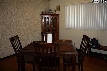 4th image of 922 N Parkview Cir