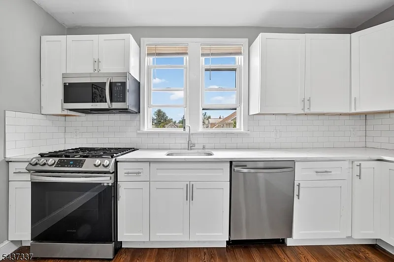 2 bed, 1.0 bath, $2,200 — Photo 4