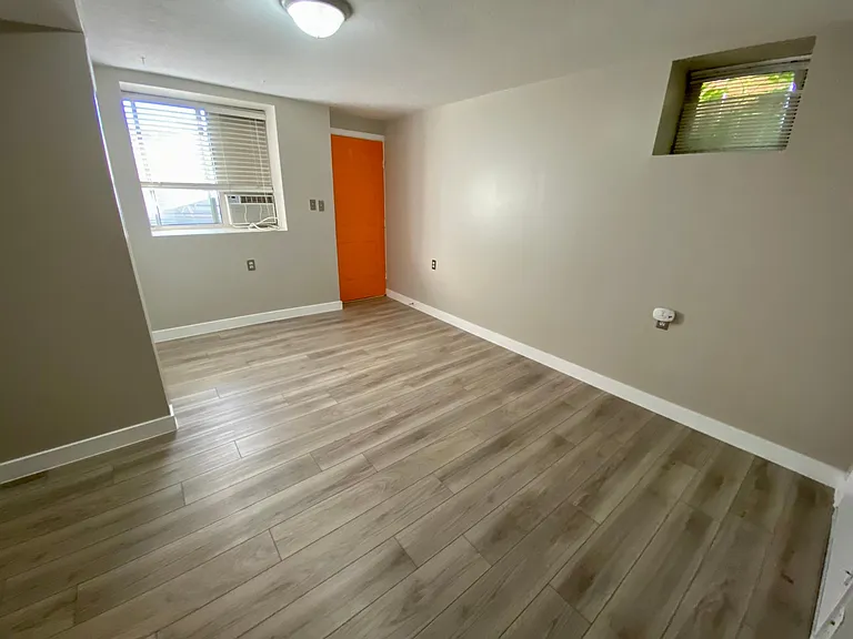 385 E 6th Ave #1 — Photo 2