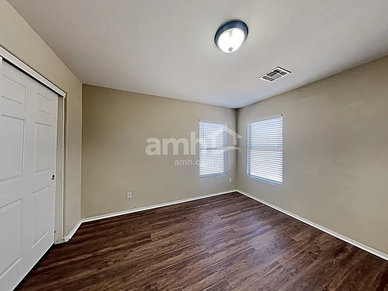 1517 S 115th Dr — Photo 21