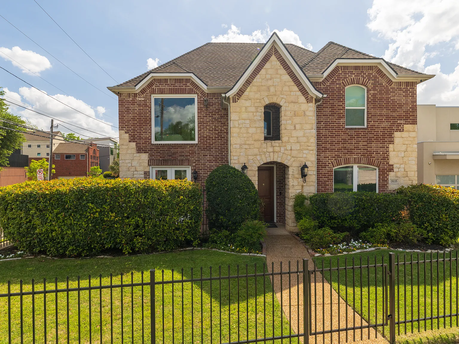 4 bed, 2.5 bath, 2564 sqft, $7,000 — Photo 2