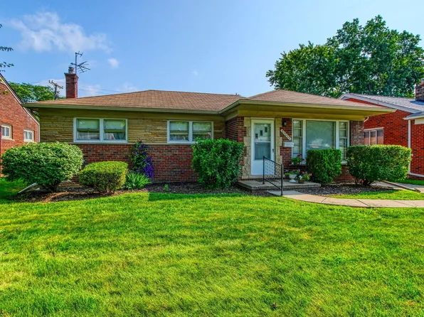 21217 Brierstone Rd, Harper Woods, MI 48225