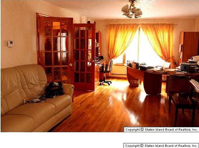 2nd image of 21 Goodall St