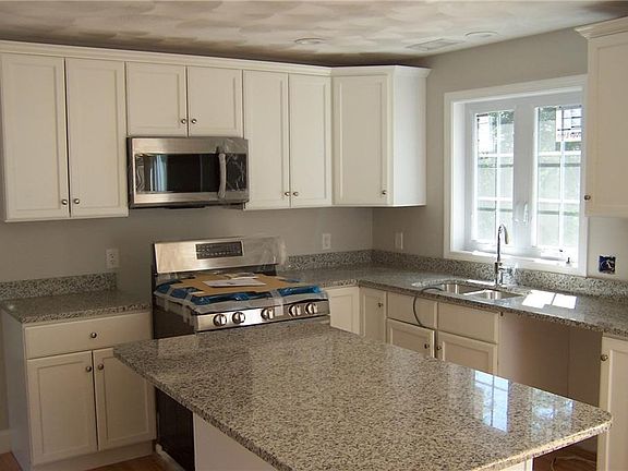 2nd image of 255 Rosemont St