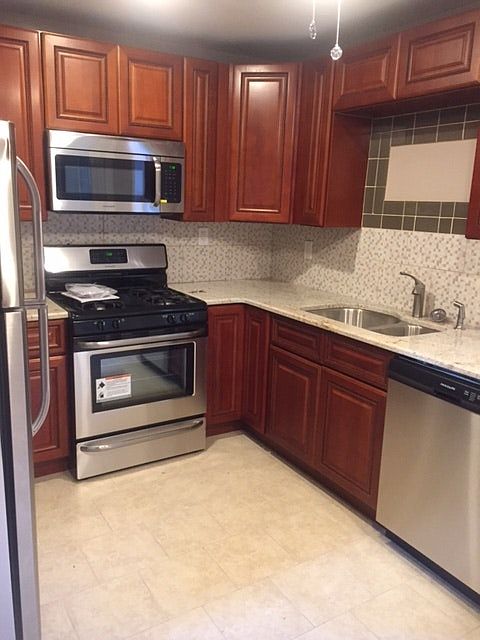 2nd image of 1338 Lake St