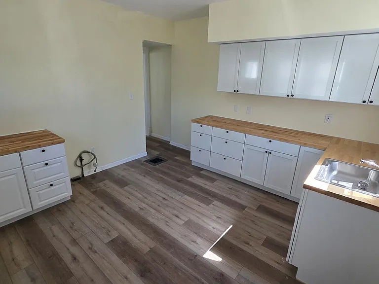 2409 Colburn Ave — Photo 6