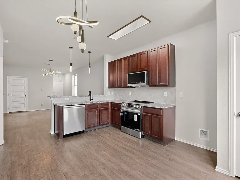 10422 Green Lake Dr — Photo 6