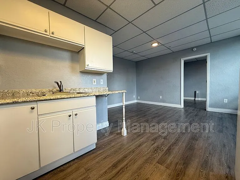 809 15th St #202 — Photo 15