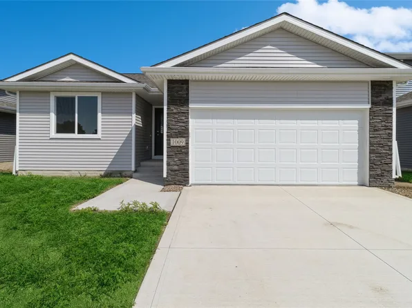 1009 Willow Valley Dr, Norwalk, IA 50211