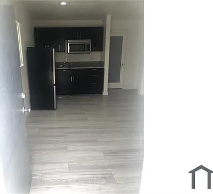 1 bed, 350 sqft, $1,400 — Photo 3