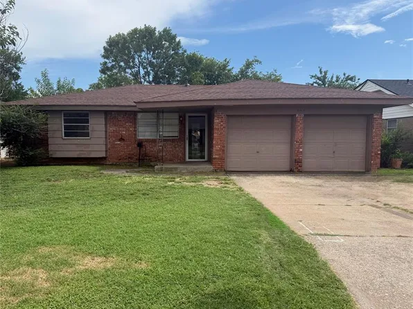 706 Century Dr, Moore, OK 73160