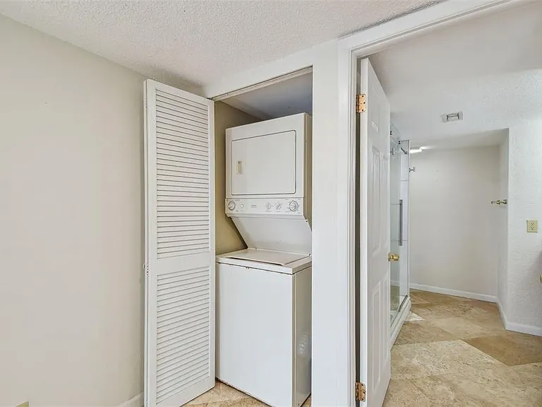 100 Oakmont Ln #106 — Photo 10