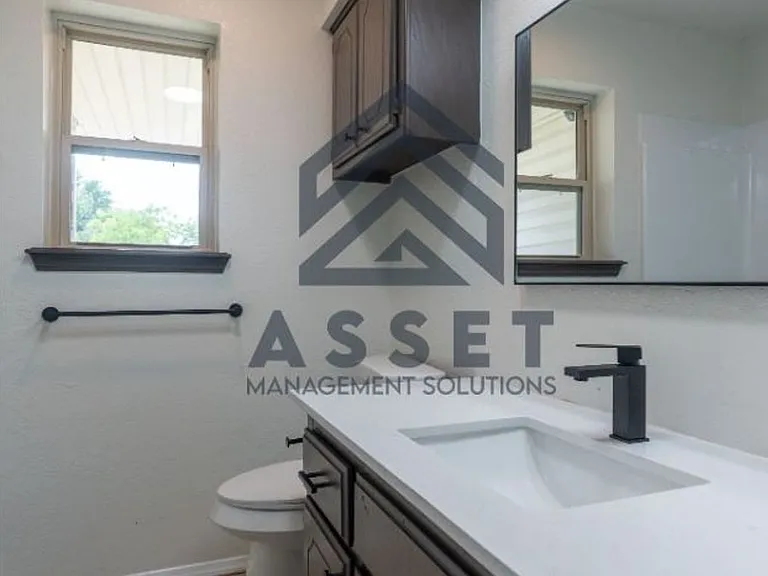 1605 Blessing Ct — Photo 21