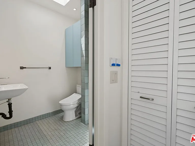 9001 Rosewood Ave — Photo 42