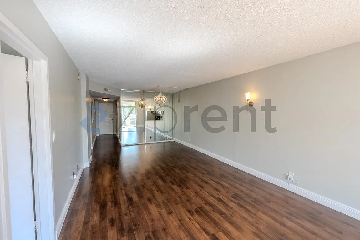 2 bed, 928 sqft, $2,000 — Photo 2