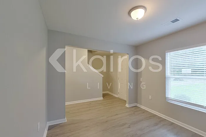 4 bed, 2.5 bath, 1801 sqft, $2,095 — Photo 4