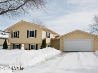 2516 18th St S, Moorhead, MN 56560