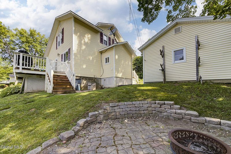 4th image of 22 Highland Avenue