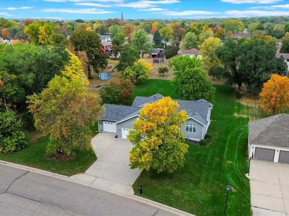 106 7th St S, Sauk Centre, MN 56378