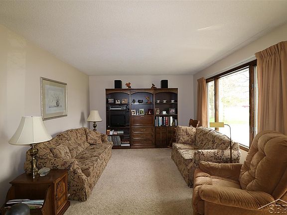 2nd image of 4132 Meadowbrook Dr