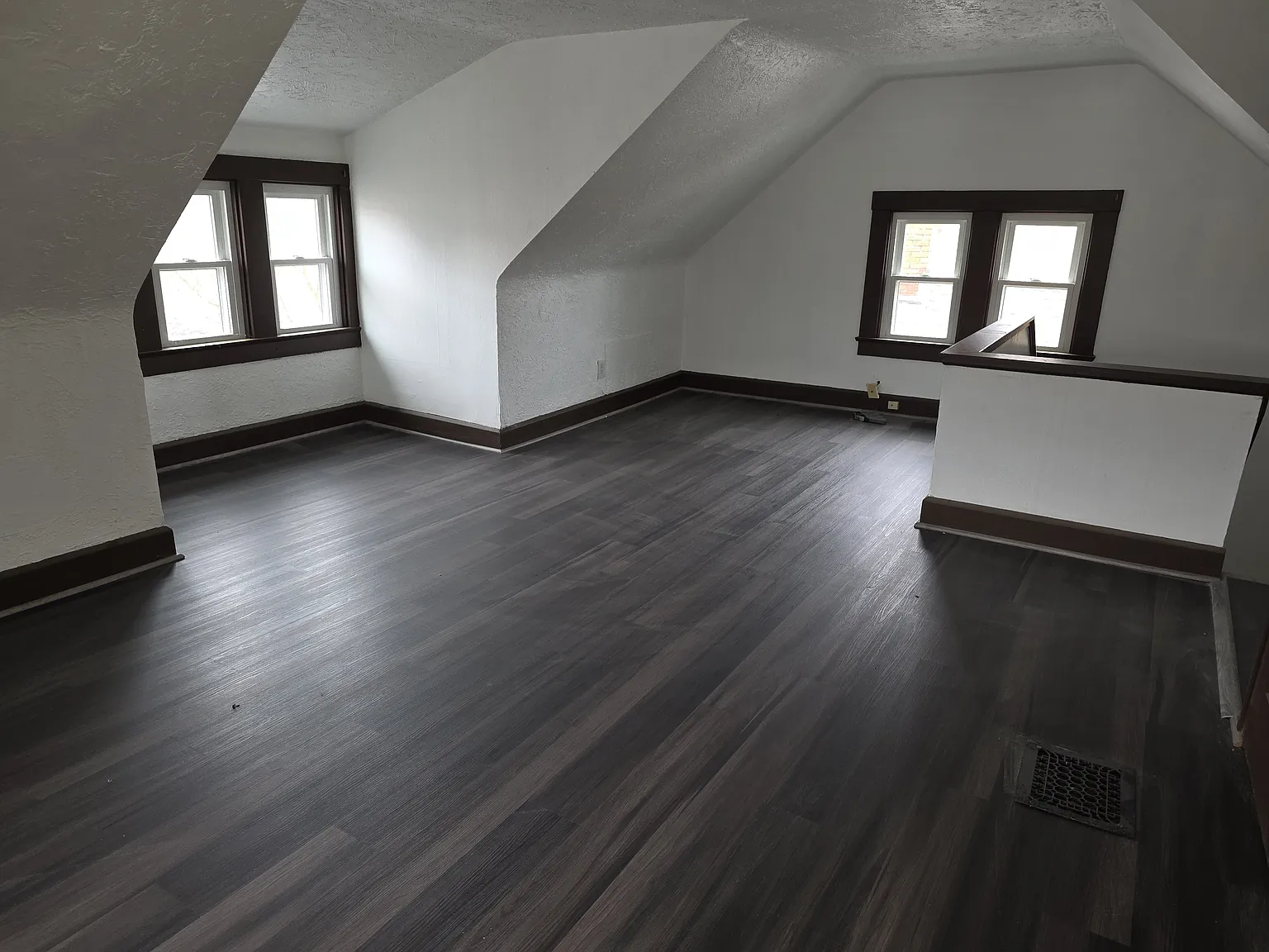 Lakeview Duplex — Photo 4