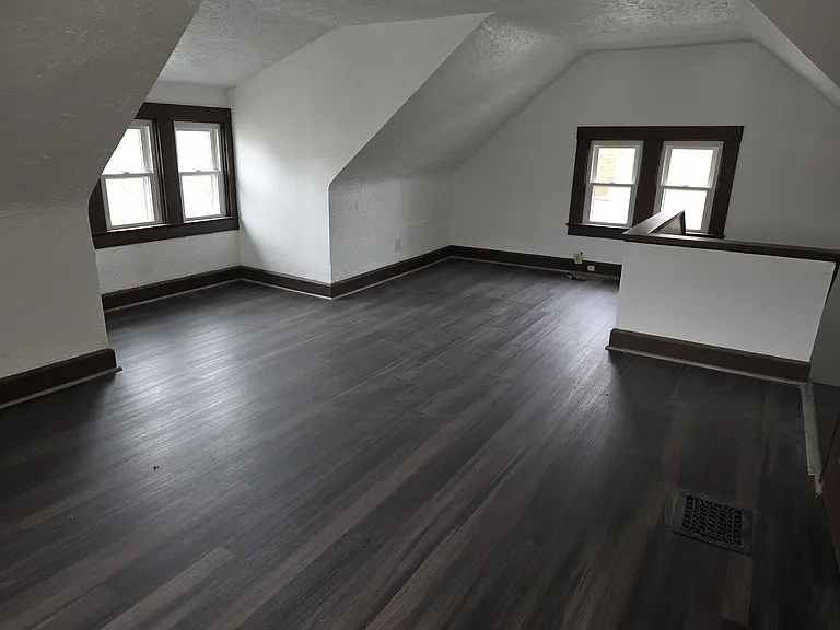 111 N Lakeview Ave — Photo 4